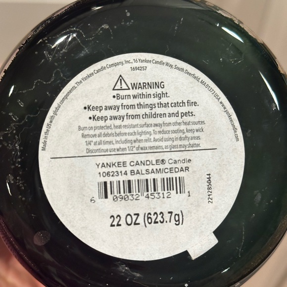 Yankee Candle Balsam & Cedar Green Jar - Picture 3 of 3